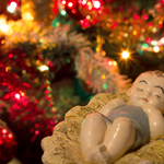 A) Faço questão de uma árvore de Natal bem tradicional – com luzes, bolas, laços, presentes e, claro, um presépio completo do lado