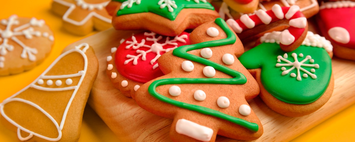 BOLOS DECORADOS – Bolos decorados, topos de bolos e biscoitos natalinos. …….