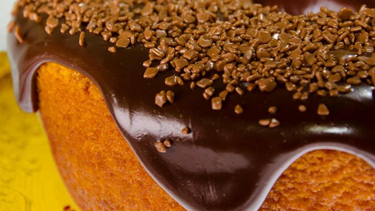 Bolo de Chocolate: 3 Receitas e Dicas Para Cobertura e Massa Fofinha