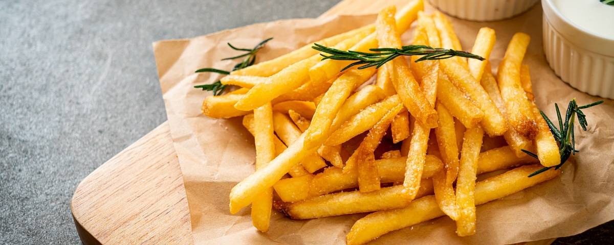 Como salvar batata frita murcha na airfryer, na frigideira e no forno -  TudoGostoso