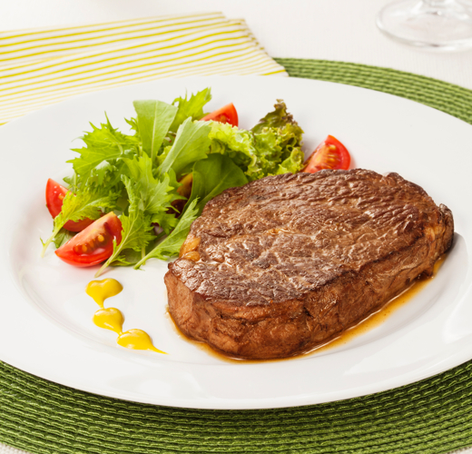 Filé de entrecôte grelhado com salada