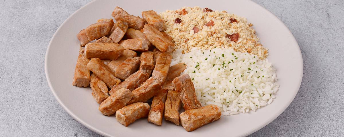 Pernil com Farofa de Bacon e Arroz