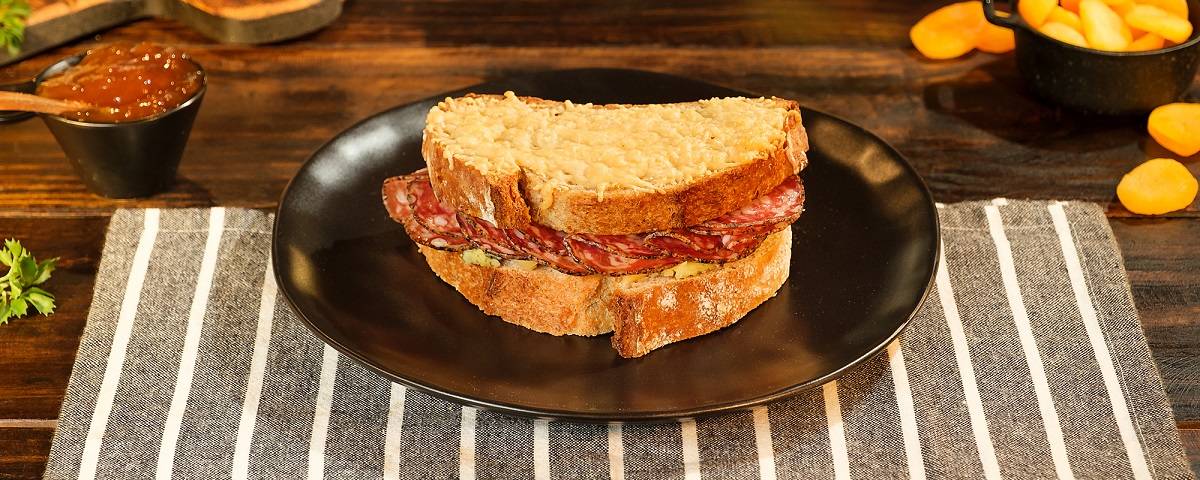 Sanduíche de Forno de Salame