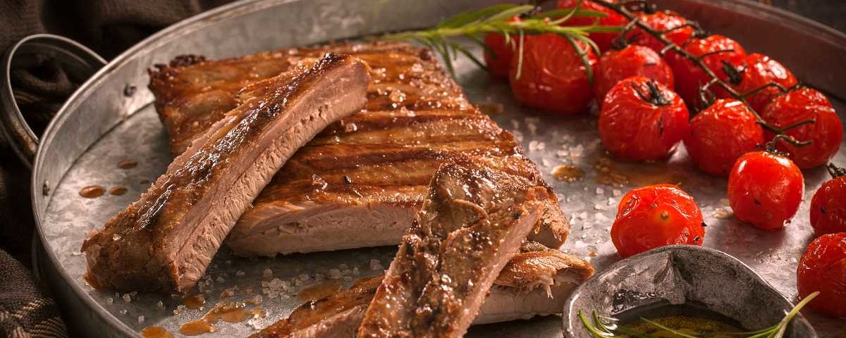 Costela na churrasqueira: 7 dicas para ter uma carne macia e suculenta