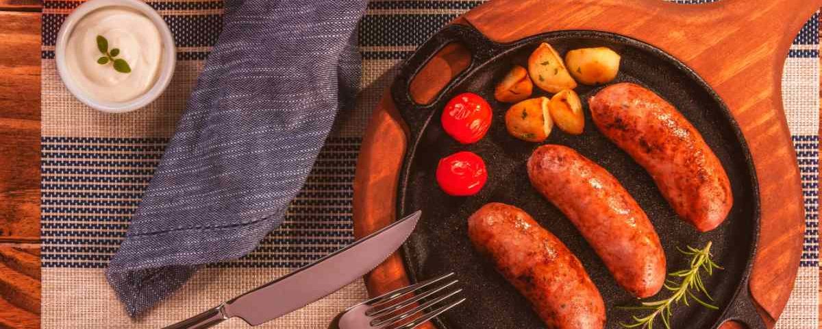 Como assar linguiça no forno