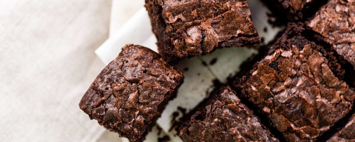 Brownie com casquinha: como deixar cremoso por dentro e crocante por fora?