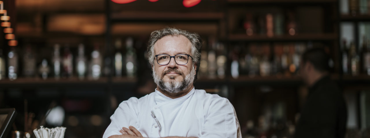 “A gastronomia brasileira é uma miscelânea harmoniosa”, diz o chef Renato Carioni