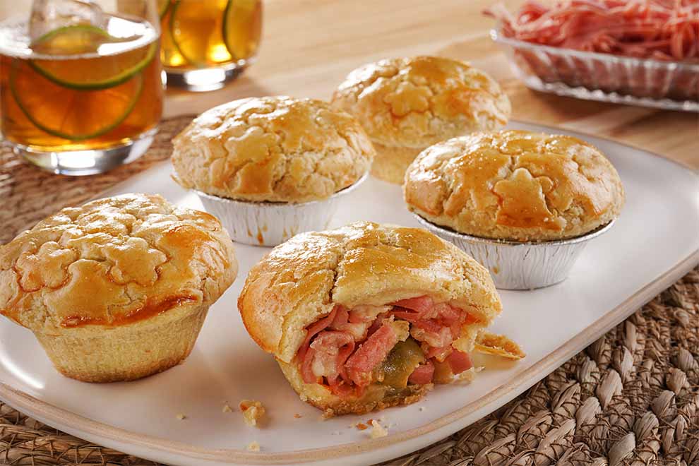 Mini tortas salgadas com recheio de presunto