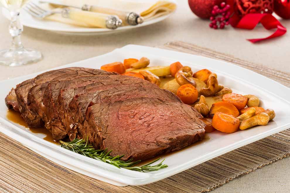 Deliciosa carne assada com legumes grelhados
