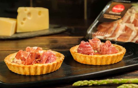 Tartes recheadas com presunto e queijo