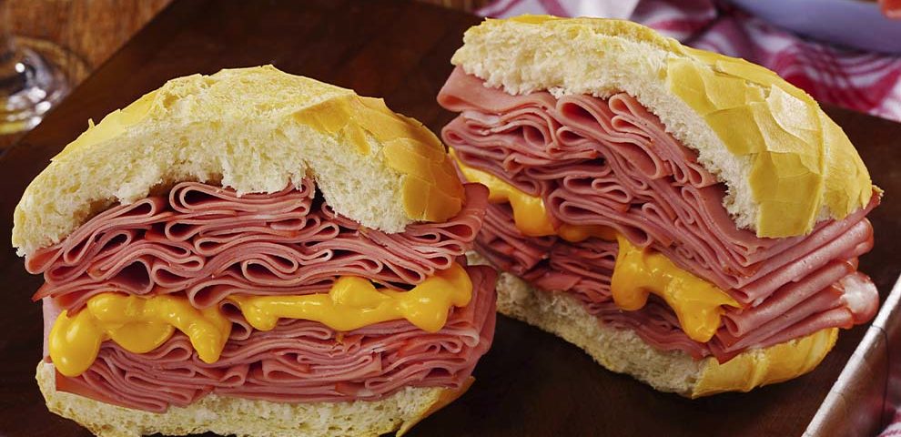 Pão com mortadela: curiosidades do clássico lanche de mortadela do Mercadão