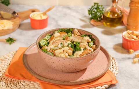bowl com salada caesar